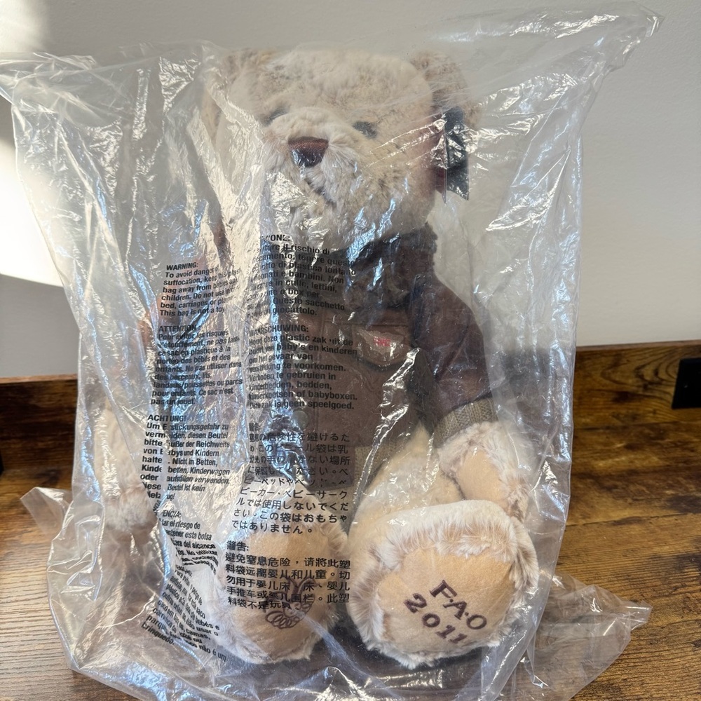 NWT FAO Schwarz 2011 14th Annual Limited Edition Plush Bear Bomber Jacket 17”‎